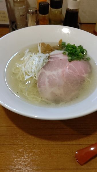 「にぼしおラーメン」@煮干ラーメン 肉だしつけ麺 りはっちゃんの写真
