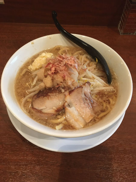「らーめん アブラマシ」@ラーメン・つけ麺 笑福 西本町店の写真