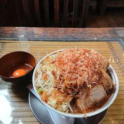 ラーメン 豚増し かつおさん 生タマゴ