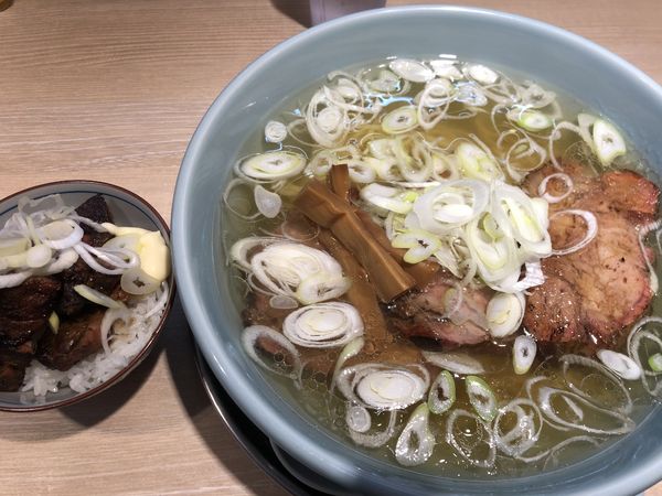 「チャーシューメン＋豚ごはん」@まるえ中華そばの写真