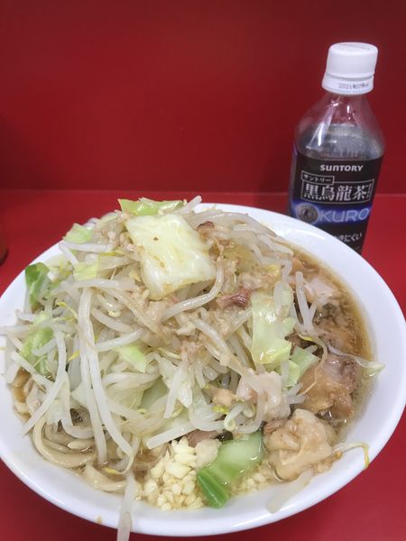 「小豚ラーメン麺半分固め ニンニク以外マシ」@ラーメン二郎 大宮公園駅前店の写真