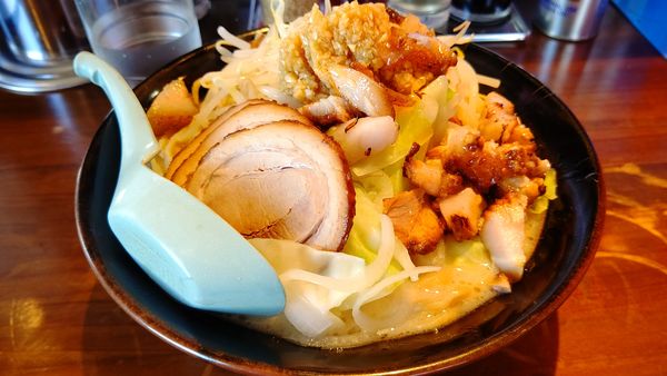 「塩豚そば全マシ９３０円」@麺屋TAKUMI 加須店の写真