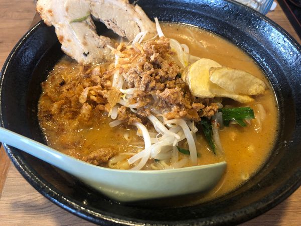 「北海道味噌らーめん+炙り焼豚」@麺場 田所商店 岩槻店の写真