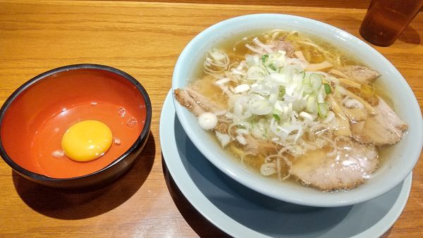 「中華そば850円、生卵50円」@えっちゃんラーメン。の写真