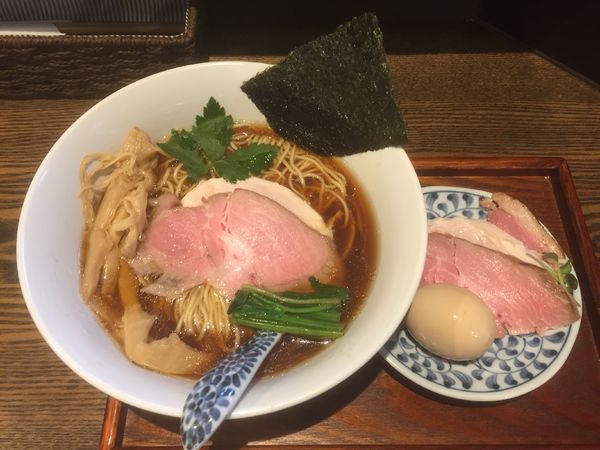 「特製（豚ロース、鶏胸、鴨、味玉）Ra-men 濃口醤油」@メンドコロ Kinariの写真