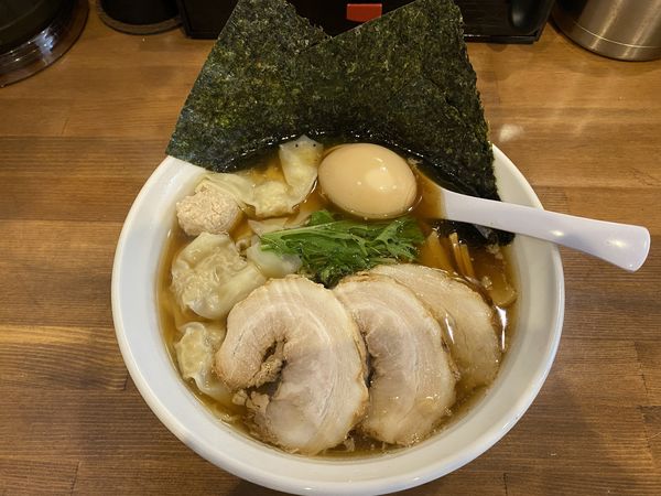 「淡麗醤油そば特製1100円＋肉ワンタン120円」@らぁめん 麺彩家の写真