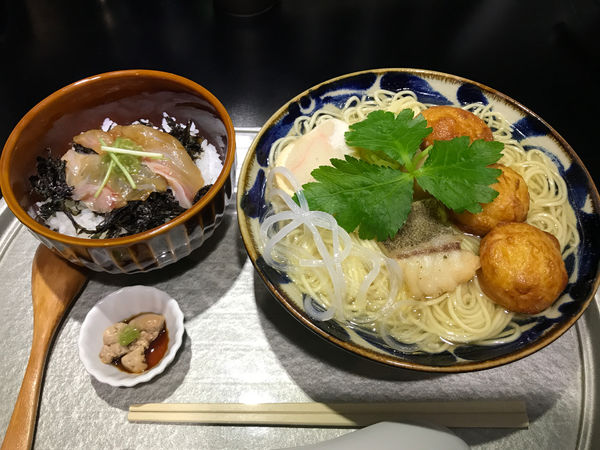 「【限定】クエラー + ばくだん揚げ + クエ茶漬け」@らー神 心温の写真