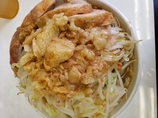 「ラーメン(豚まし)」@魔人豚の写真