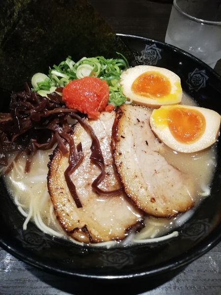 「豚骨DX」@とんこつらーめん俺式 純 東京ラーメンストリート店の写真