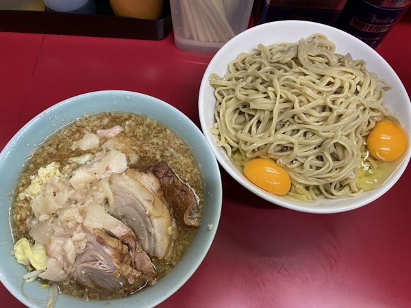 「大豚ぎょったまつけ麺、生卵×2」@ラーメン二郎 中山駅前店の写真