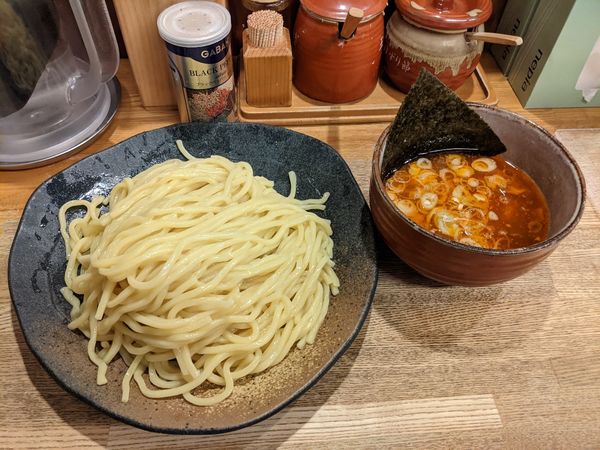 「辛つけ麺　大盛」@つけ麺屋 やすべえ 新宿店の写真