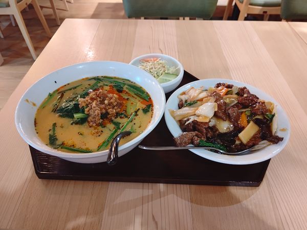 「四川風担々麺と牛肉丼のセット1,100円」@創作中華料理 名采の写真