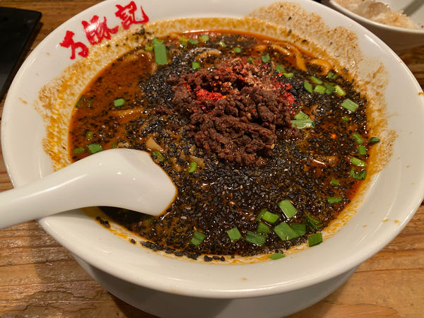 「黒胡麻担々麺」@万豚記 三軒茶屋店の写真