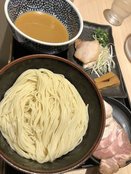 「細つけ麺 秋ver+中盛+ミックスチャーシュー+鶏そぼろご飯」@麺屋 一燈の写真