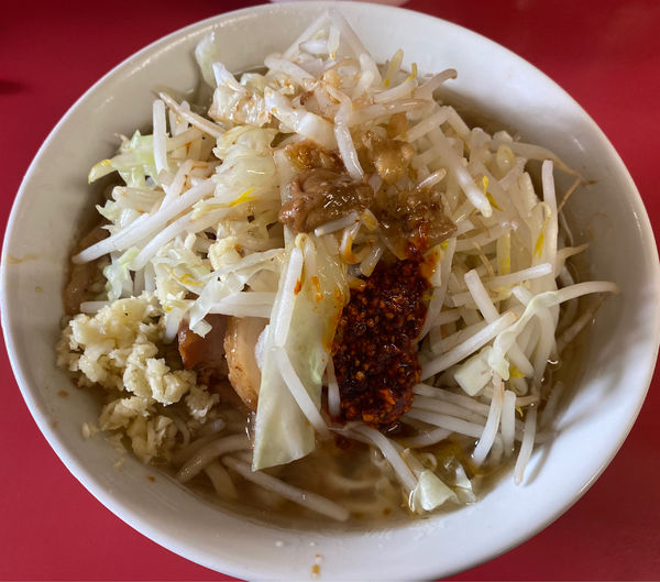 「小豚ラーメン 生たまご」@ラーメン二郎 千住大橋駅前店の写真