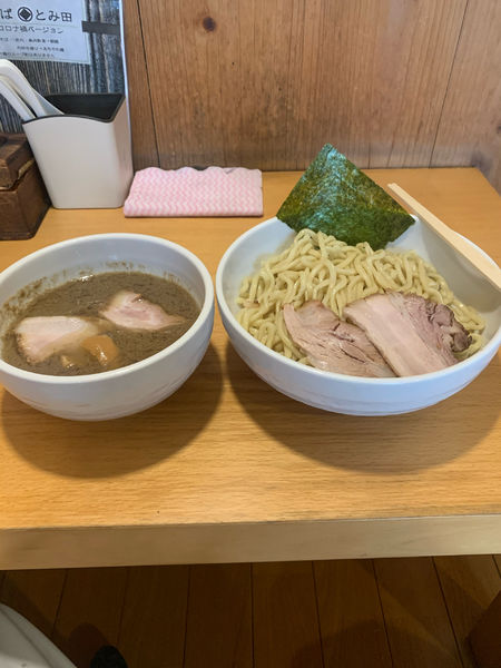 「煮干しつけ麺(中)熱盛り玉ねぎ抜チャーシューハーフ」@煮干そば とみ田の写真