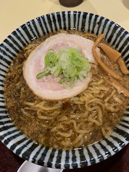 「鶏白湯ブラック　大盛」@らぁ麺おかむらの写真