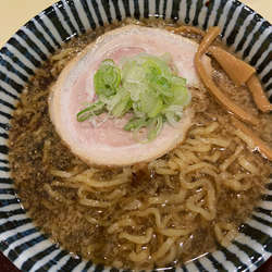 鶏白湯ブラック　大盛