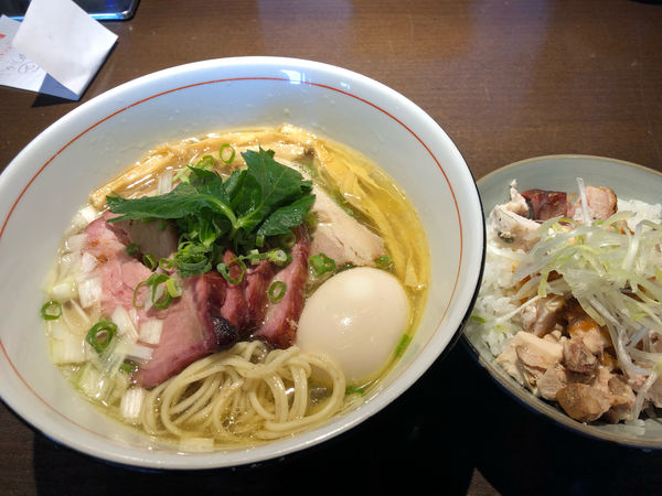 「地鶏中華そば830円、釜焼きチャーシュー220円、香味肉丼3」@麺や 虎徹の写真