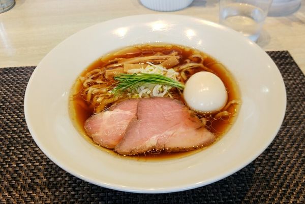 「味玉醤油中華 980円(味玉130円)」@宍道湖しじみ中華蕎麦 琥珀 東京本店の写真