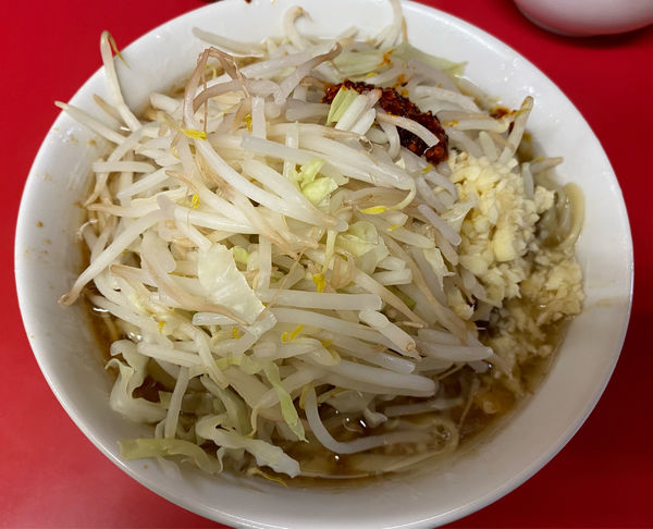 「小ラーメン 玉子 ヤサイ ニンニク ラー油」@ラーメン二郎 千住大橋駅前店の写真