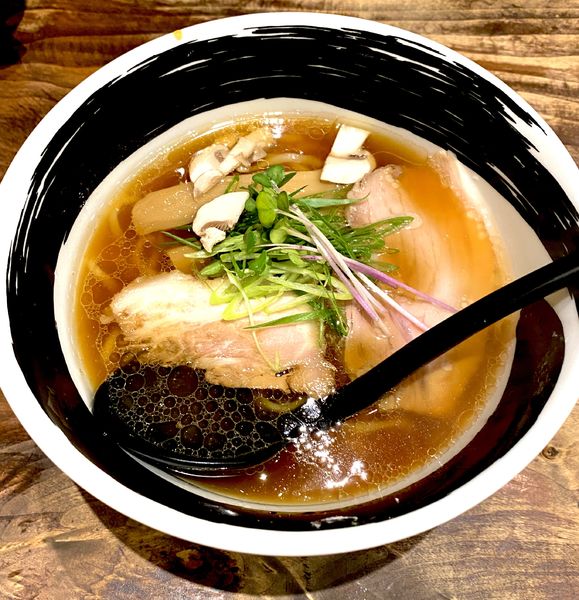 「醤油ラーメン ¥900」@ラーメン専門店 浜寅 東戸塚店の写真