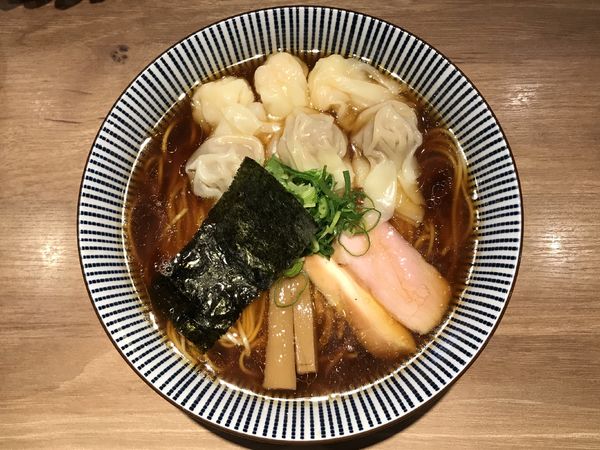 「黒旨特製ワンタン麺 大盛」@中華soba いそべの写真