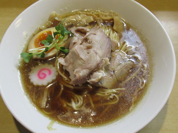 「ラーメン（800円）」@三代目しゅうの写真