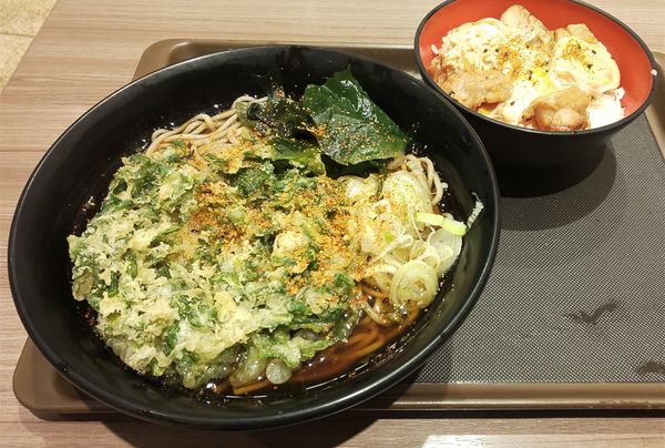 「日替わりセット(ミニ炭火焼き親子丼)+春菊天」@名代 富士そば 船橋店の写真