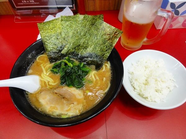 「豚骨しょう油らーめん 500円太麺　半ライス　生中280円」@赤羽らーめん 粋の写真