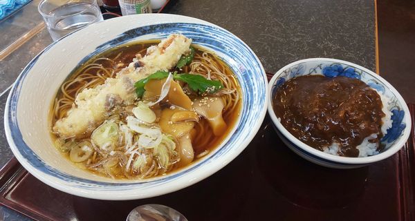 「サービス定食（ちくわ天+キノコそばにミニカレー丼）」@文殊 亀戸店の写真