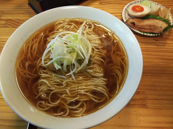 「【限定】秋刀魚中華そば　　（大盛：㋚券で並盛価格）」@煮干しらあめん 燕黒の写真