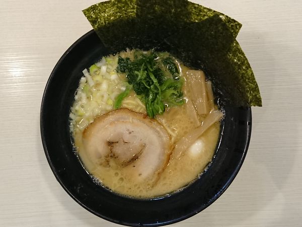 「豚骨醤油」@ゴル麺 横浜本店の写真