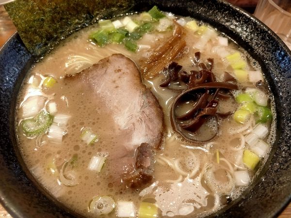 「ラーメン680円 替玉無料」@九州らーめん 學金の写真