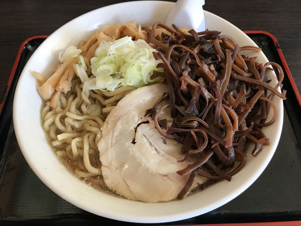「らー麺  大 + キクラゲ　850円」@自家製太麺 渡辺の写真