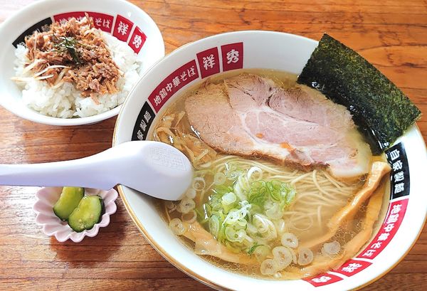 「Aセット（塩ラーメン+ネギ辛チャーシュウ丼）900」@地鶏中華そば 祥秀の写真