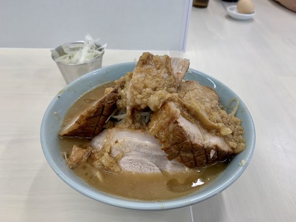 「豚ラーメン　ネギ　ヤサイ　アブラ　ニンニク」@俺の生きる道 柏店の写真