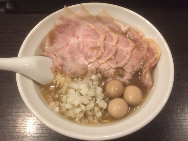 「煮干そばclassic＋肉増し＋うずらの味玉」@灰汁中華 丿貫 福富町本店の写真