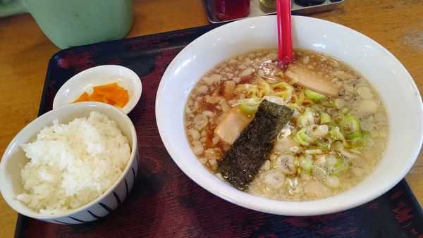 「モーニング５００円(ラーメン、小ライス、漬物付)」@会津喜多方ラーメン蔵 寺井店の写真
