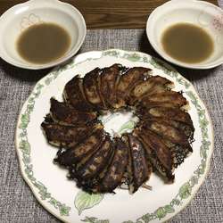 にニボっちゃん餃子 750円 15個入り 持ち帰りのみ