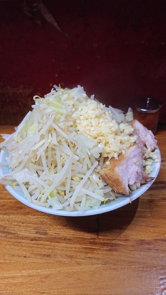 「ラーメン  野菜多め  ニンニク」@ラーメン髭の写真