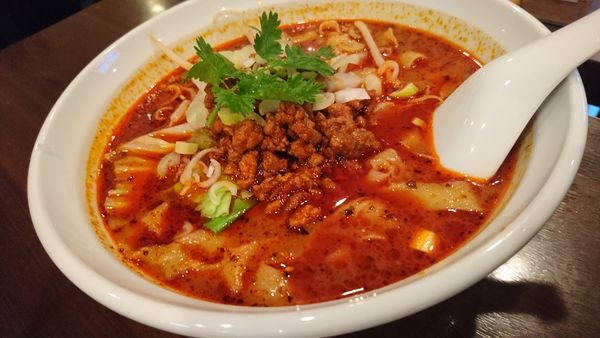 「Bランチ、麻辣刀削麺、半チャーハン、サラダ、デザート」@銀香園の写真