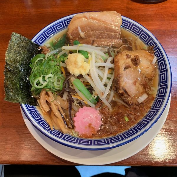 「野菜仕立ての醤油らあめん」＋角肉＋野菜盛り