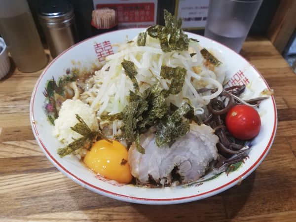 「冷しまぜそば　期間限定」@デカ盛り戦隊 豚レンジャーの写真