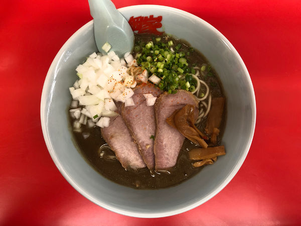 「鬼煮干しラーメン＋チャーシュー増し（2枚）」@ラーメン山岡家 谷田部店の写真