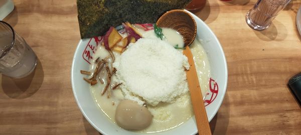 「白いチーズラーメン」@九十九とんこつラーメン 恵比寿本店の写真