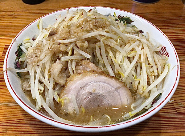 「小ラーメン　８００」@ラーメン神豚 横須賀中央店の写真