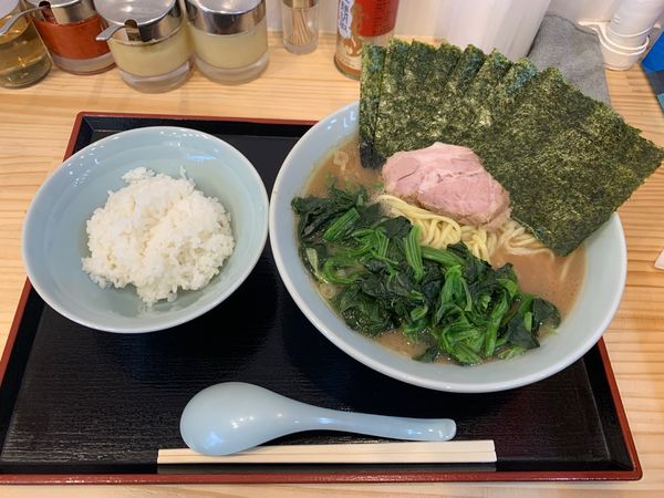 「ラーメン中麺固め油少なめ味薄め海苔ほうれん草トッピング」@ラーメン見田家の写真