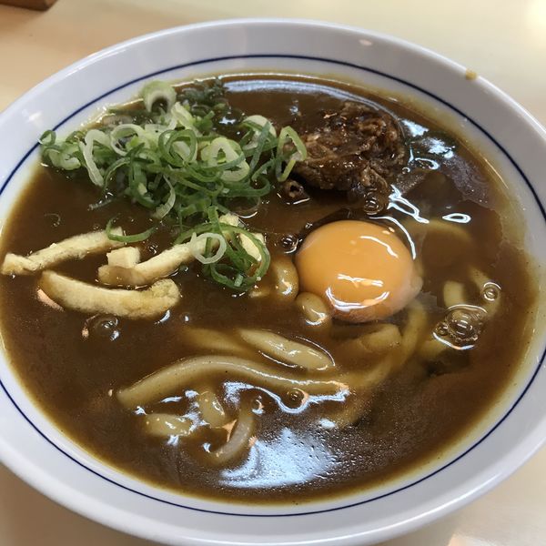 「カレー（￥400）＋生玉子（￥60）※」@麺乃庄 つるまる饂飩 農人橋店の写真