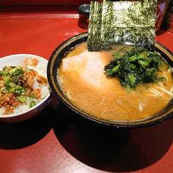 ラーメン（並）固め濃い目、ネギチャーシューごはん